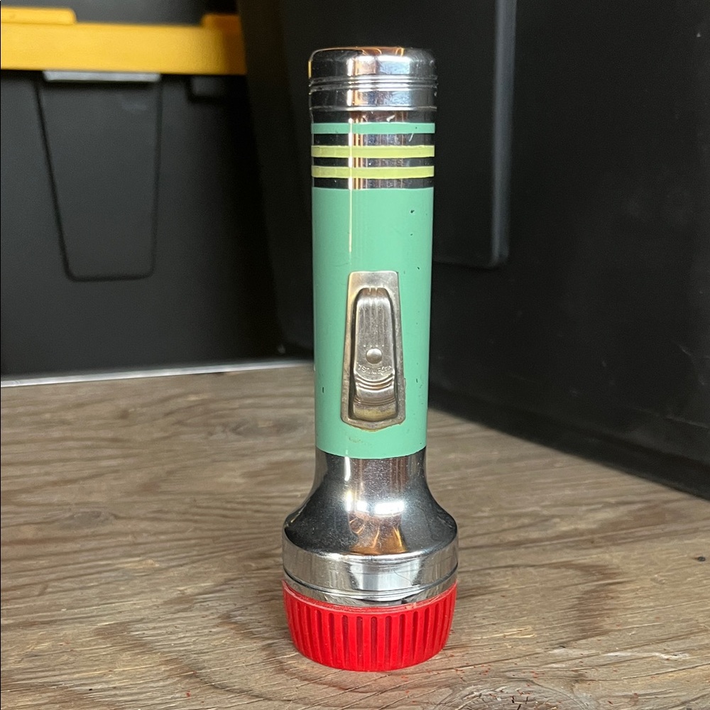 Girl Scouts - Retro Green and Red Flashlight